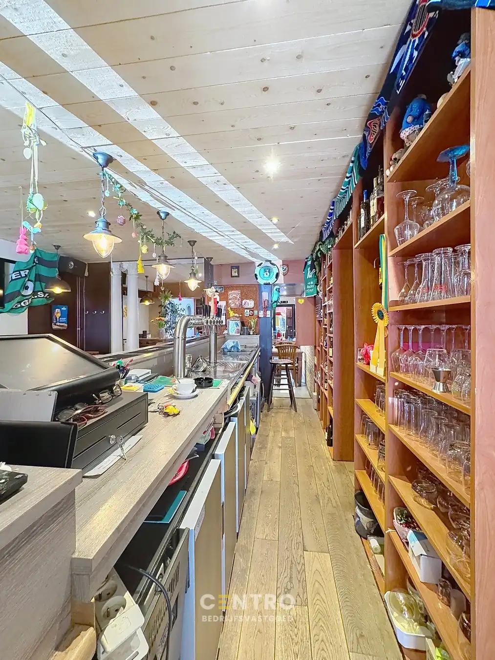 Unieke horecazaak te koop mét woongelegenheid (3 slpkms) en buitenterras in het toeristische hart van Brugge! foto 7