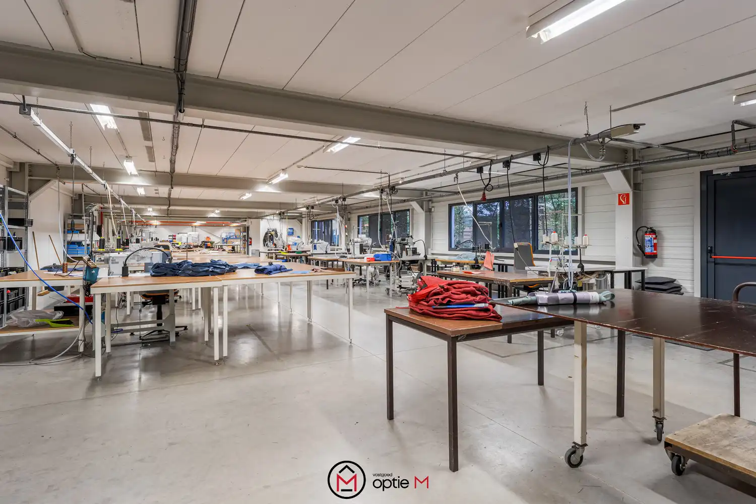 Industriepand te koop in Dilsen-Stokkem (Rotem) – ruime ateliers, kantoren en uitstekende bereikbaarheid foto 8