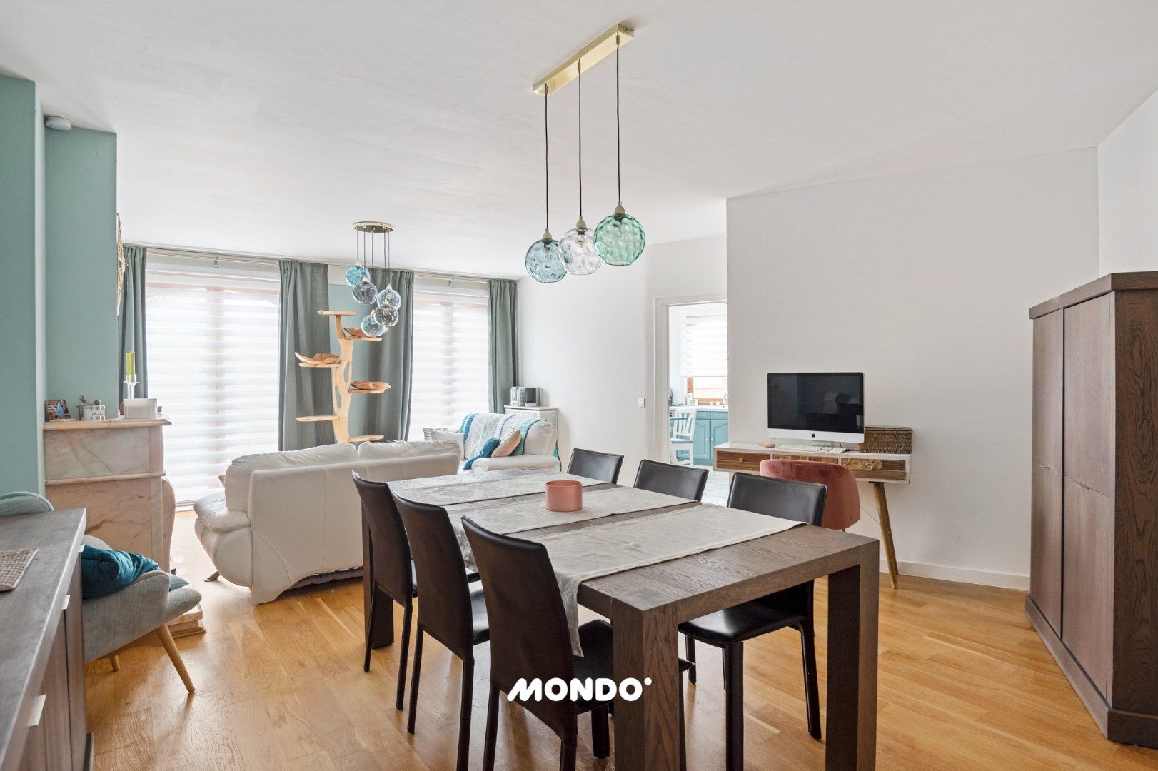 Instapklaar en ruim appartement met 3 slaapkamers, terras en garage in hartje Hemiksem foto 5