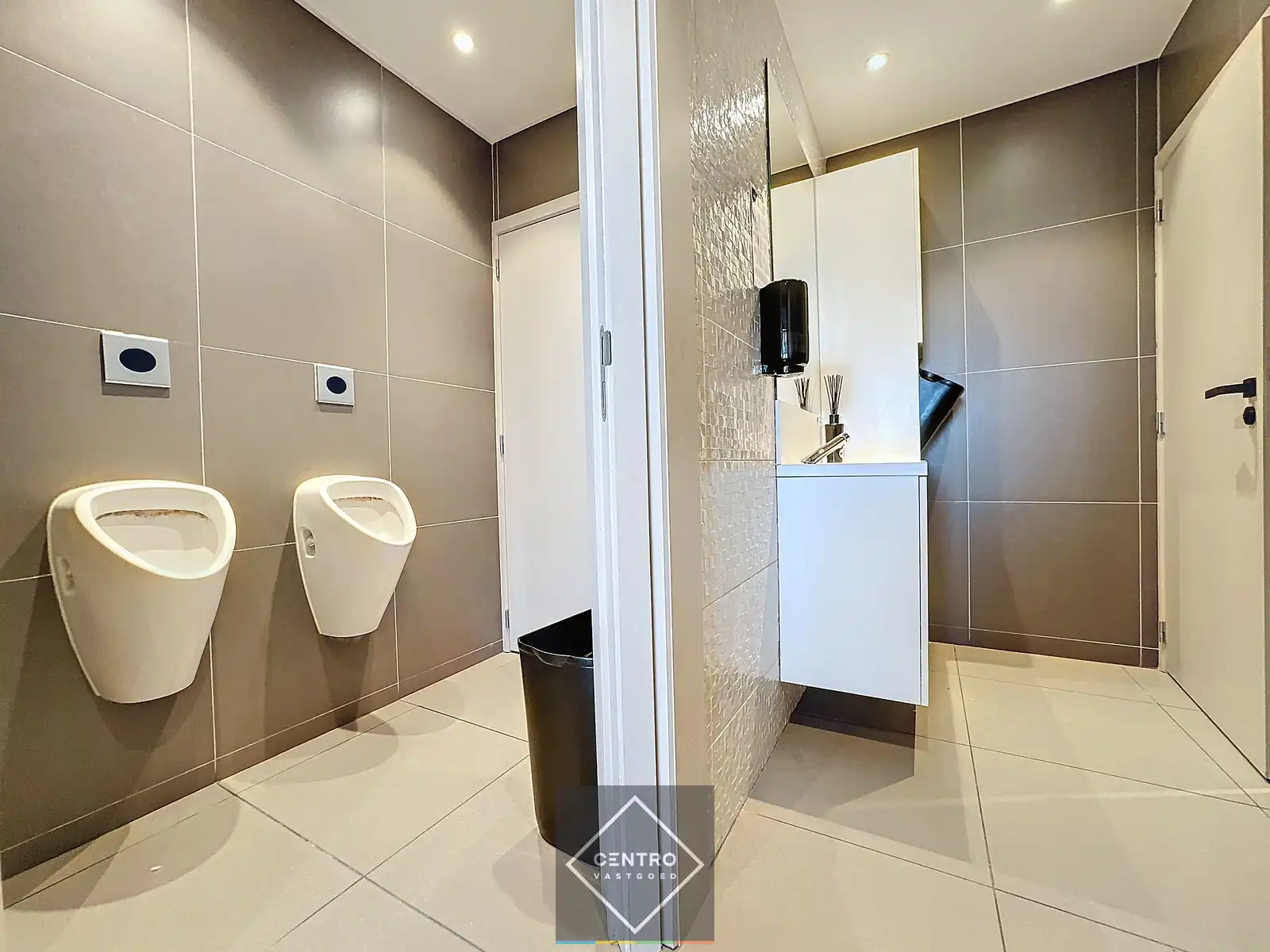 Uniek & exclusief aanbod: instapklaar (zo goed als nieuw) HORECAPAND (restaurant/brasserie), inclusief de VOLLEDIGE inboedel TE KOOP op de zeedijk te Zeebrugge! foto 16