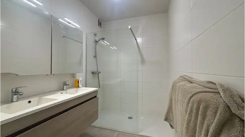Recent 1-slaapkamerappartement met AUTOSTANDPLAATS te koop in Kristus-Koning Brugge foto 7