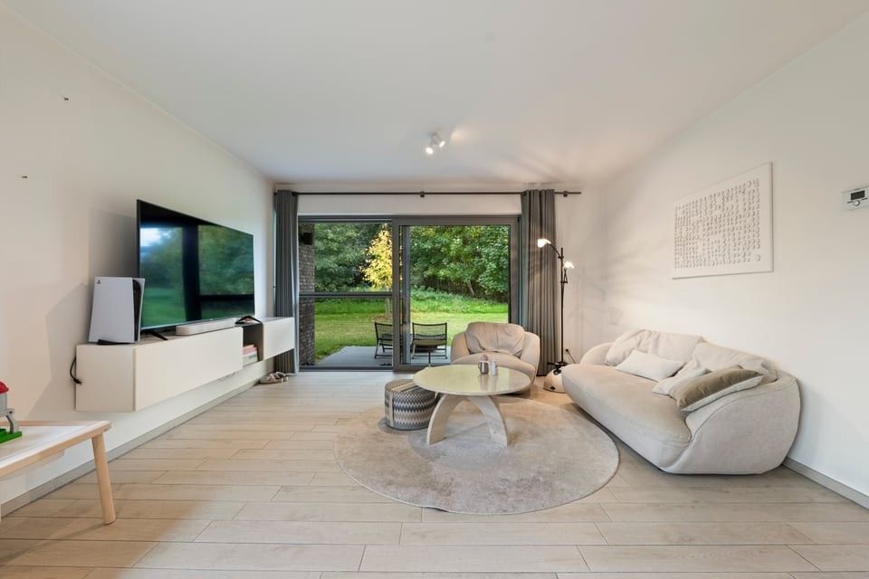 MODERN GELIJKVLOERS APPARTEMENT MET TERRAS EN STANPLAATS IN TONGEREN foto 3
