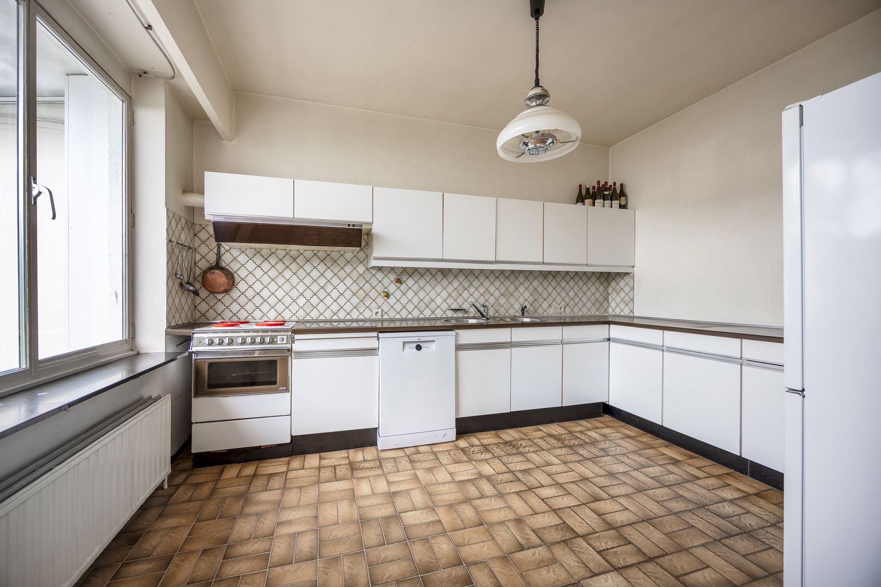 Te renoveren villa met veel potentieel foto 6