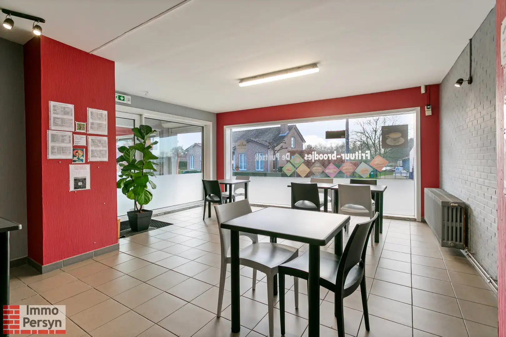 Handelspand met bovenliggend appartement en achterliggende bouwgrond. foto 10