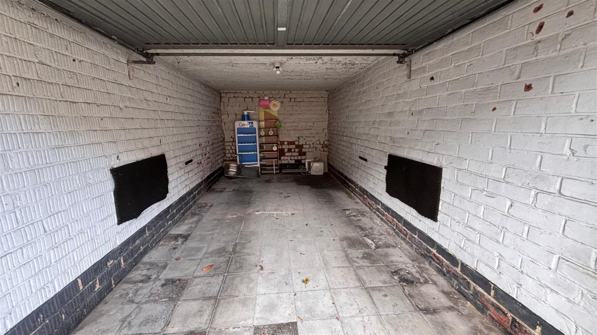 Zeer ruim appartement met drie slaapkamers en garage  foto 23