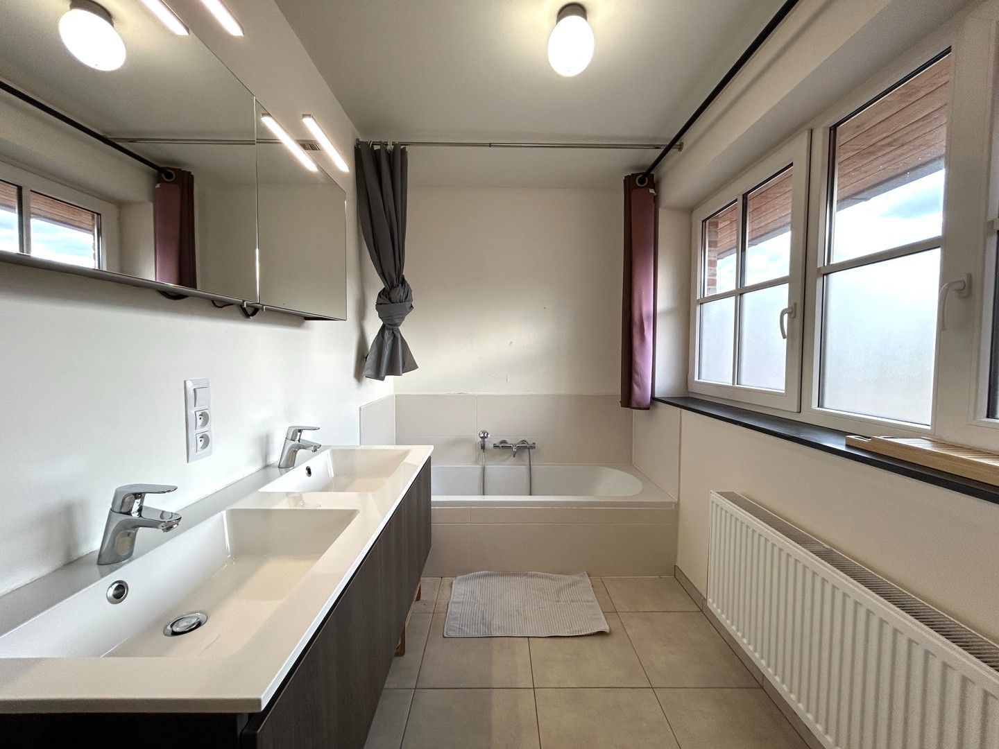 Instapklare gezinswoning met 3 slaapkamers te centrum Rumbeke (Roeselare)! foto 11