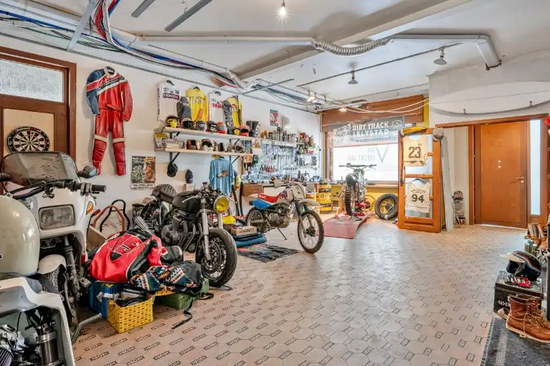 Karaktervolle interbellumwoning met loods nabij de Markt van Gavere foto 18