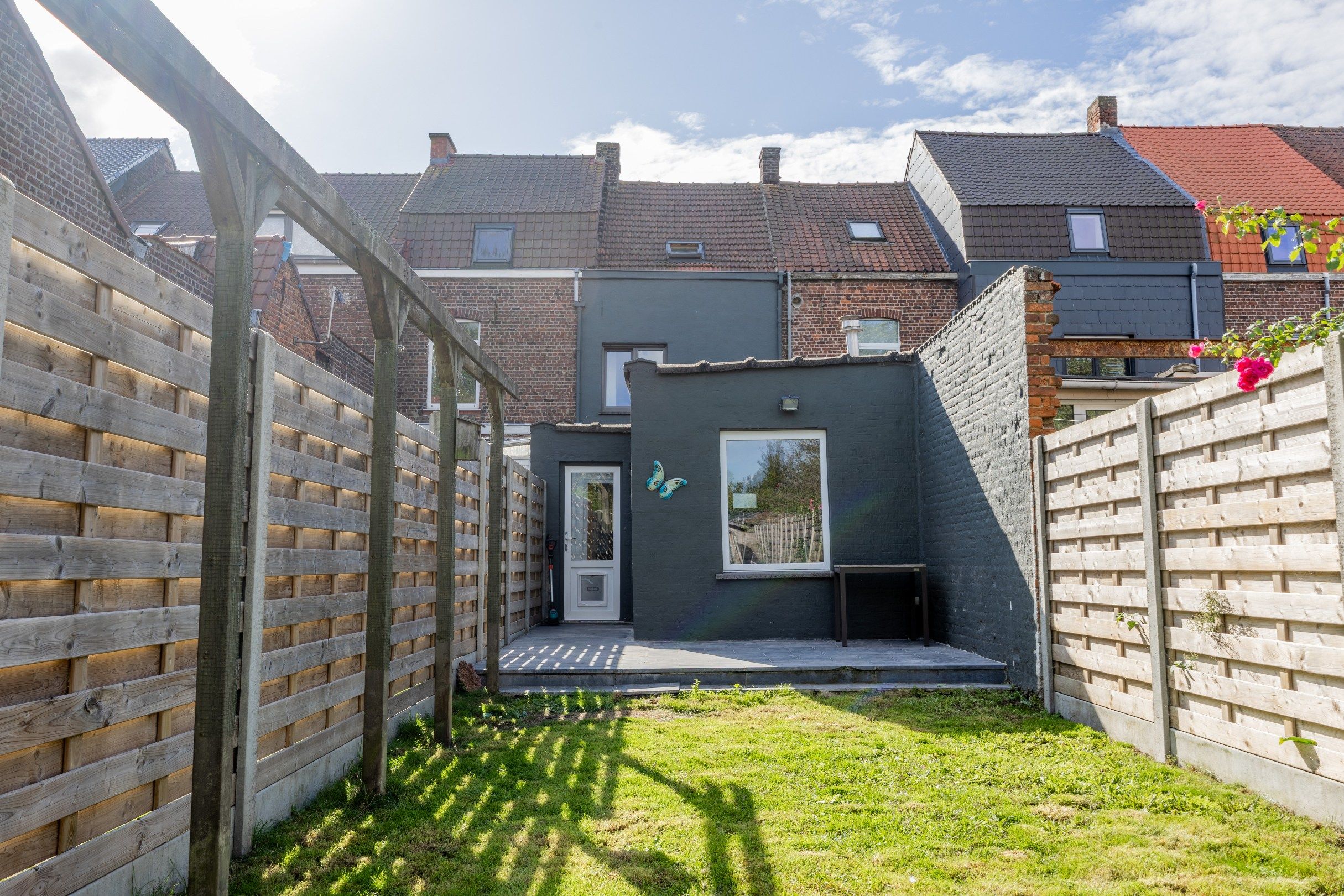 Starterswoning met drie slaapkamers en tuin foto 14