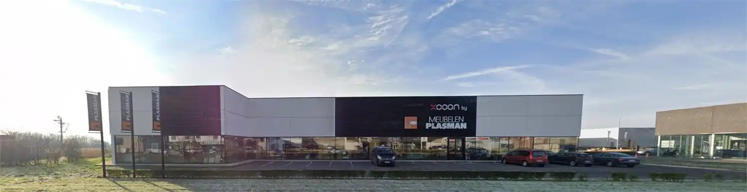 Uitzonderlijk commercieel pand met 37 parkings en sterke visibiliteit in Veurne foto 4