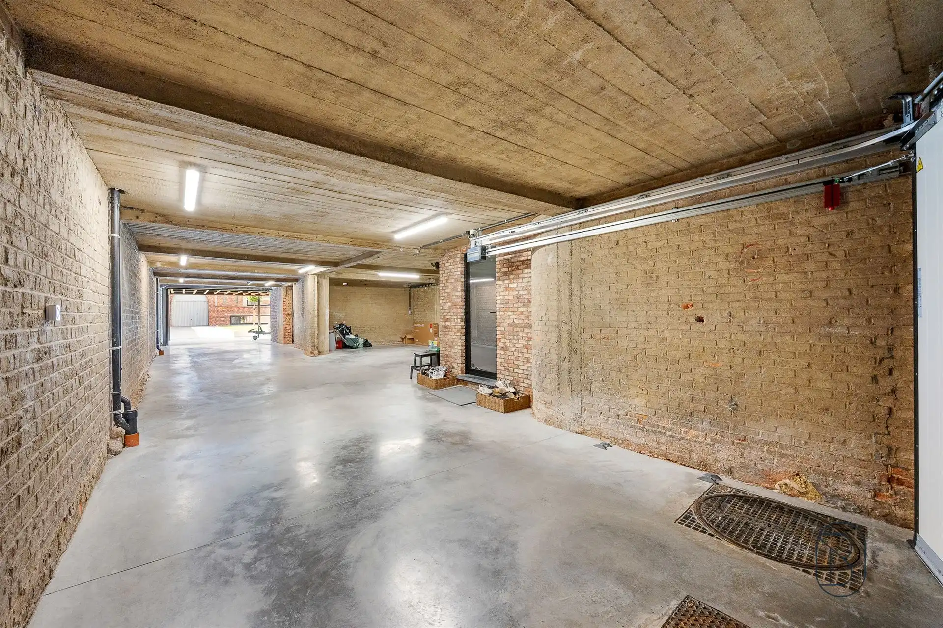 Unieke woning met 6 slk en polyvalente loods, centrum Tielt foto 6