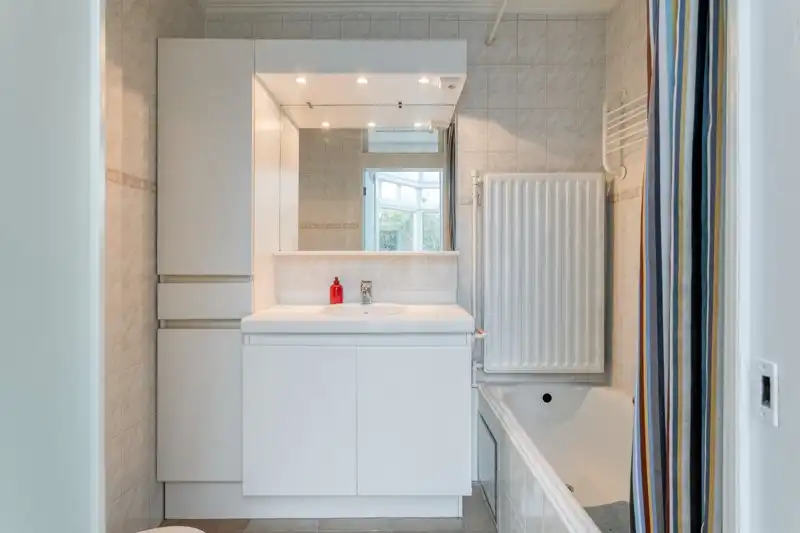 🏡 Uniek en authentiek pand vol karakter en mogelijkheden. Ruime woning, multifunctionele bijgebouwen en een charmante, omsloten tuin. foto 8