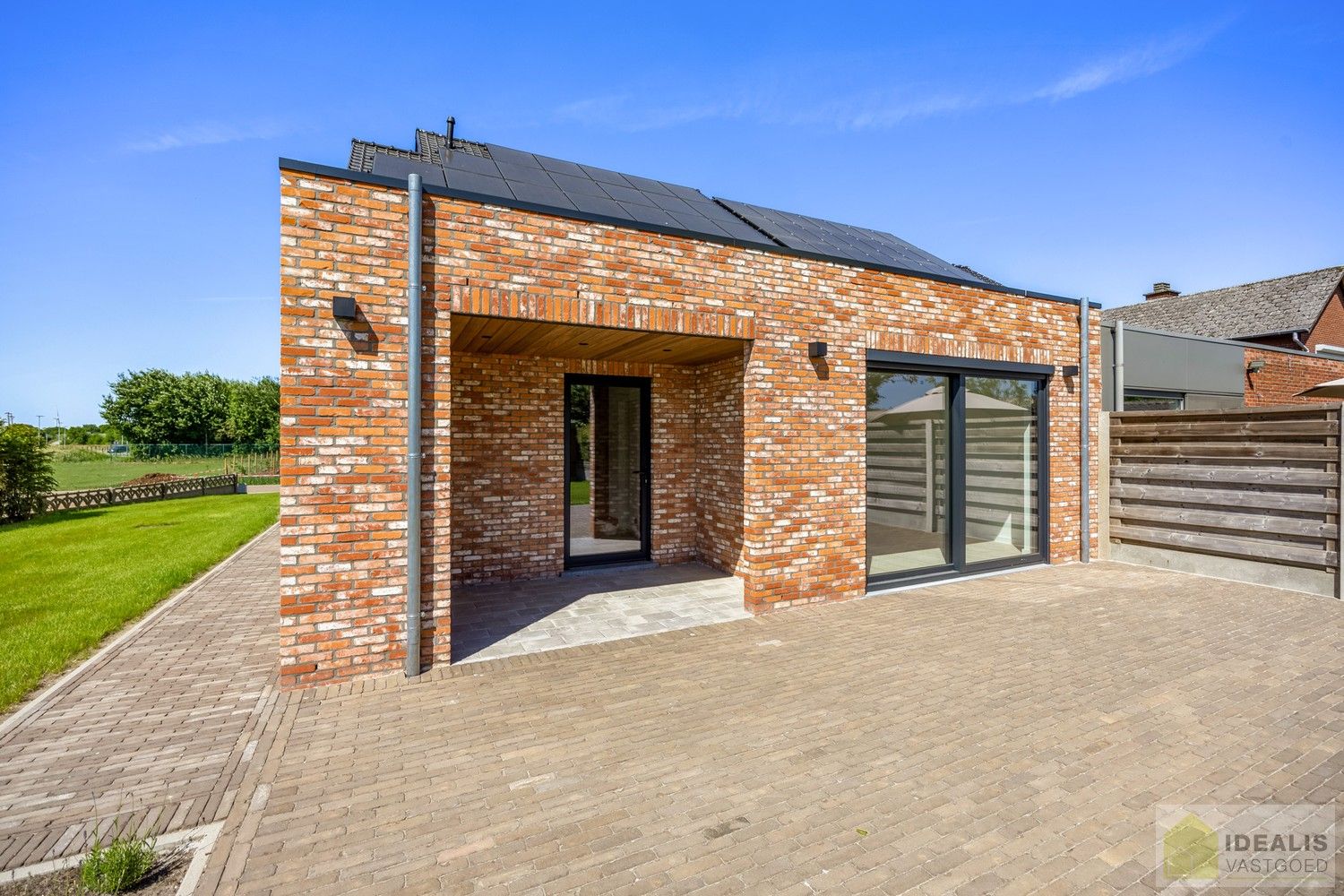 IDEALIS VASTGOED – Schitterend volledig vernieuwde woning (+- 220m²) met een heerlijke open leefruimte, 3 ruime slaapkamers, luxueuze badkamer, ruime wasplaats op een fijn zuid georiënteerd perceel! Dit heerlijke huis bevindt zich op een knap perceel van 8a 69ca in een heerlijk rustige en groene omgeving! - EEN MUST VISIT! - foto 28