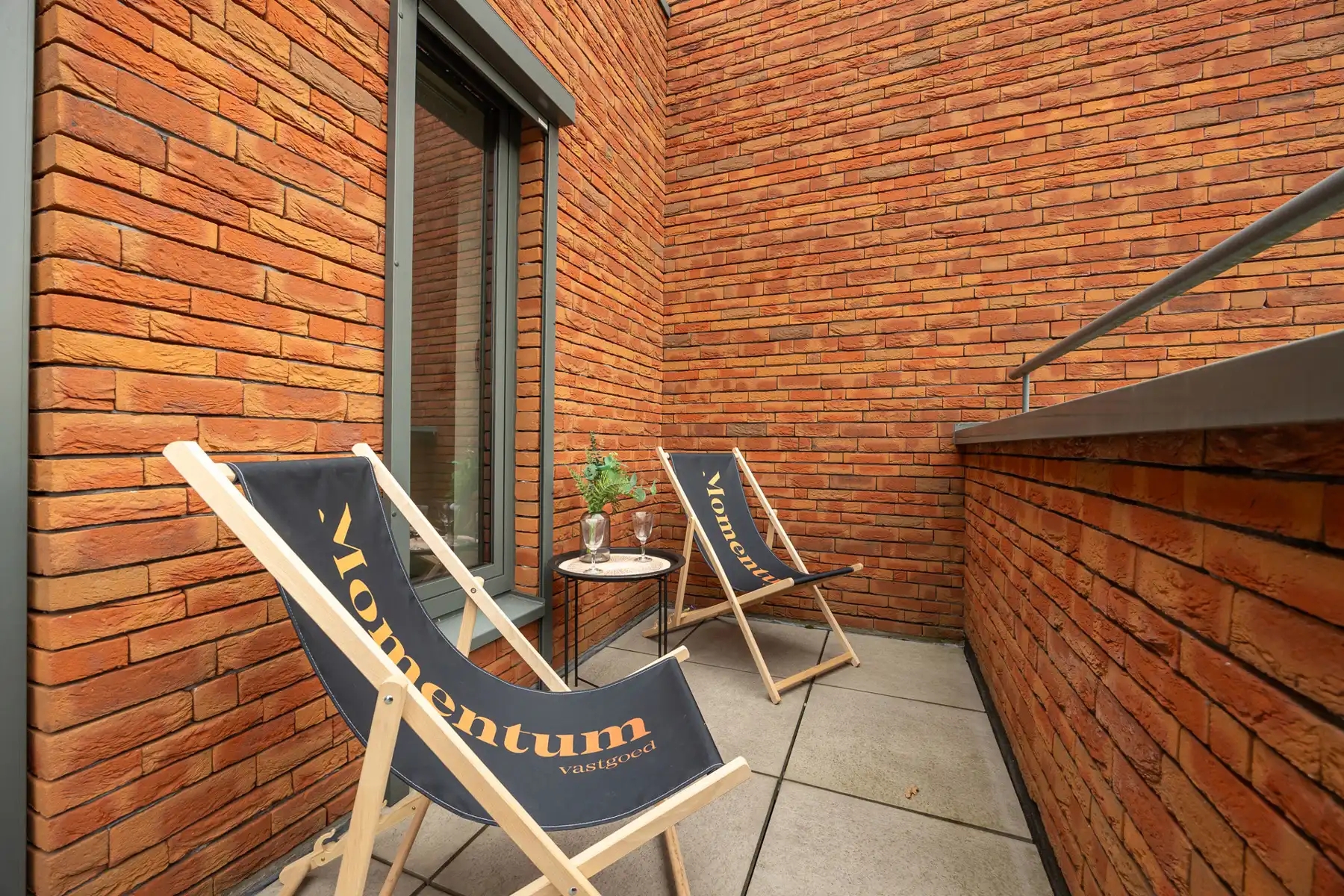ASSISTENTIEWONING MET 1 SLK, VEEL PRIVACY EN TERRAS TE GENK foto 14