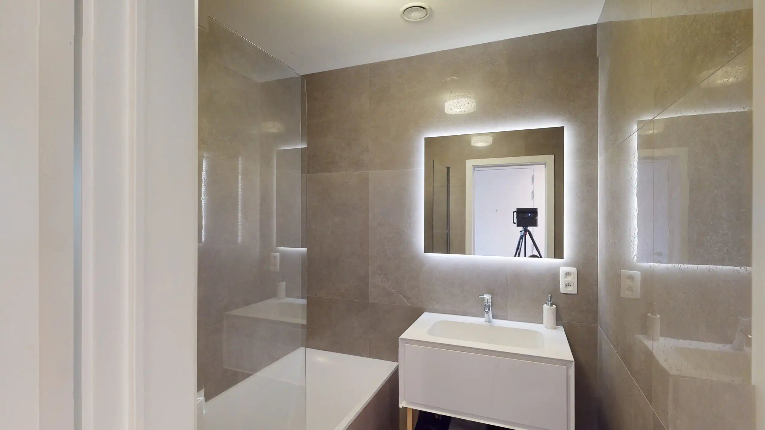 ANTWERPEN EILANDJE - Gemeubelde woning met Scheldezicht foto 10