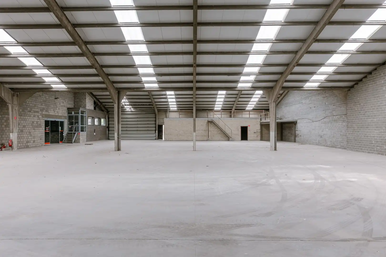 Industriegrond van 14.768 m² met bedrijfsgebouw van 3.025 m² te koop foto 5