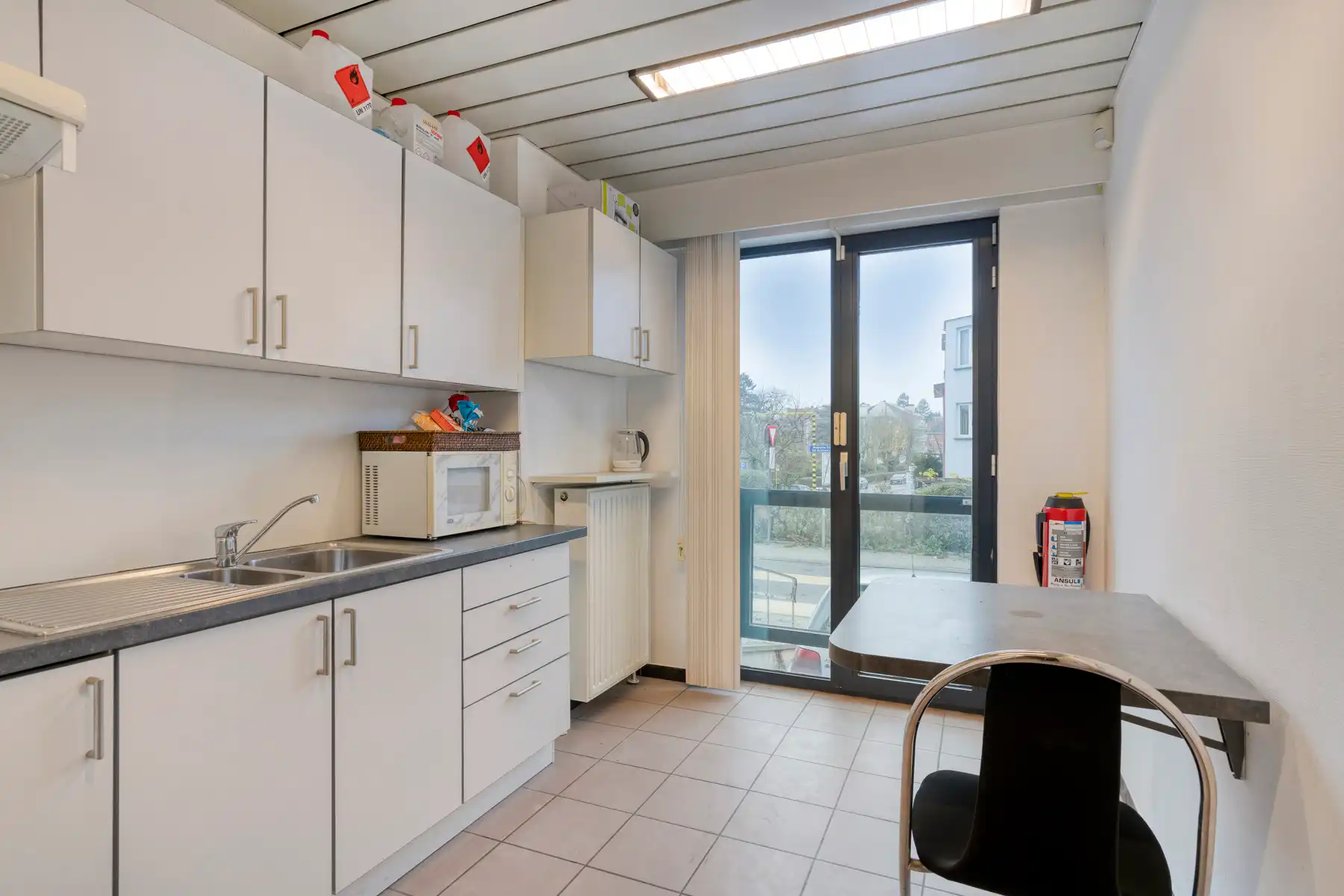 Topgelegen kantoorruimte voor medische praktijk foto 14