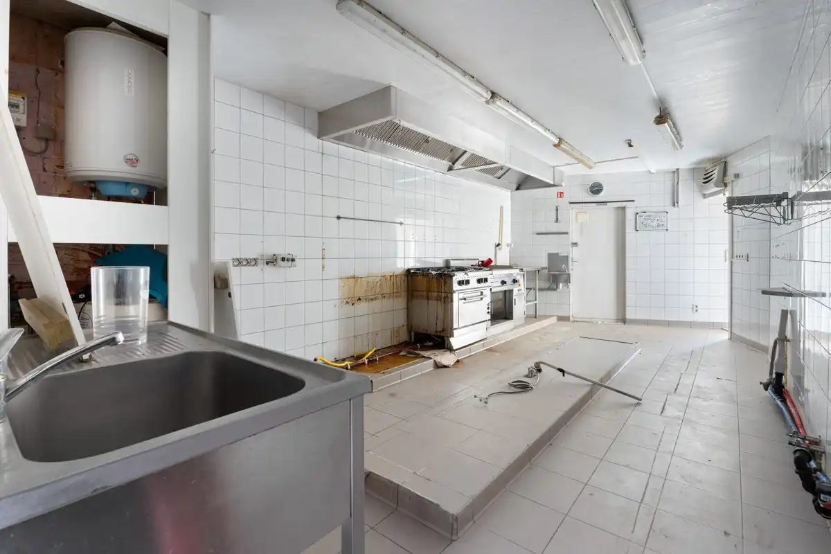 Ruime woning met handelspand te koop in De Panne foto 6