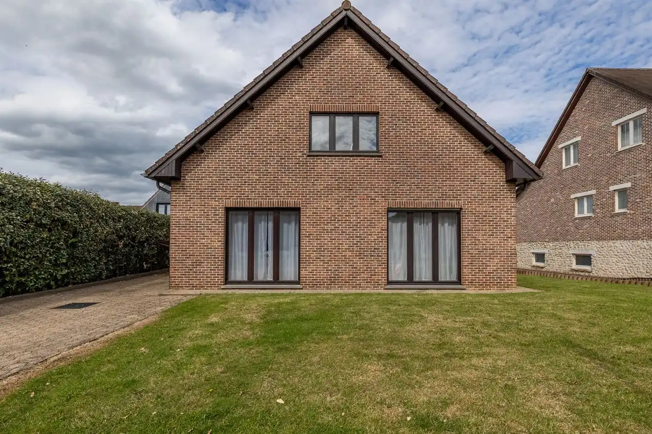 Mooie, ruime villawoning met leuke tuin op rustige locatie foto 37