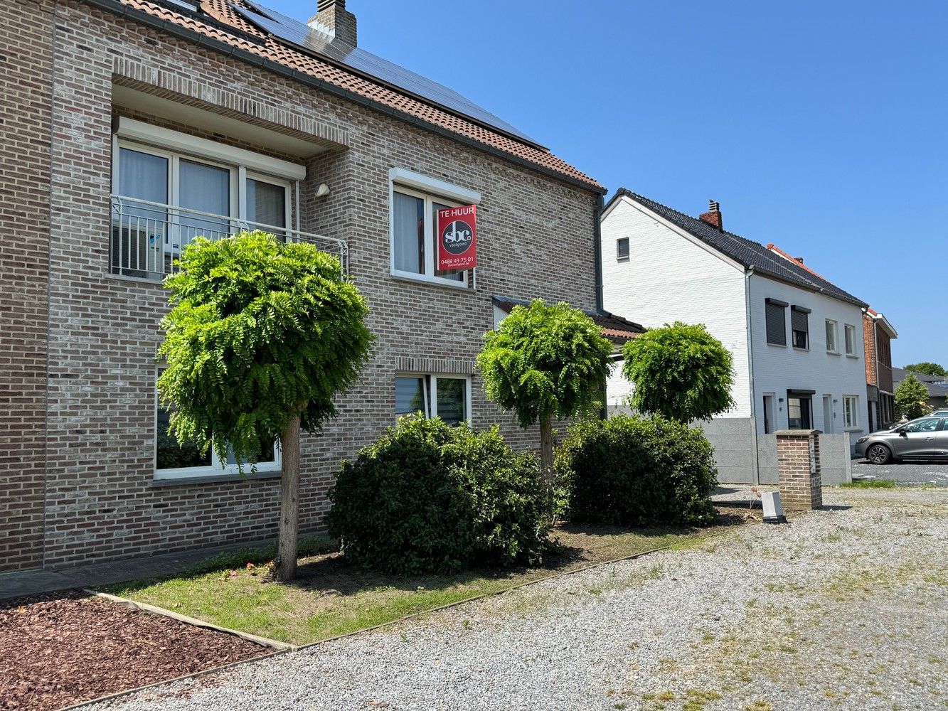 Zeer ruime huurwoning met o.a. 3 slpks en garage foto {{pictureIndex}}