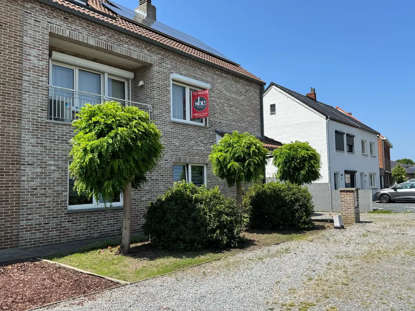 Zeer ruime huurwoning met o.a. 3 slpks en garage foto {{pictureIndex}}