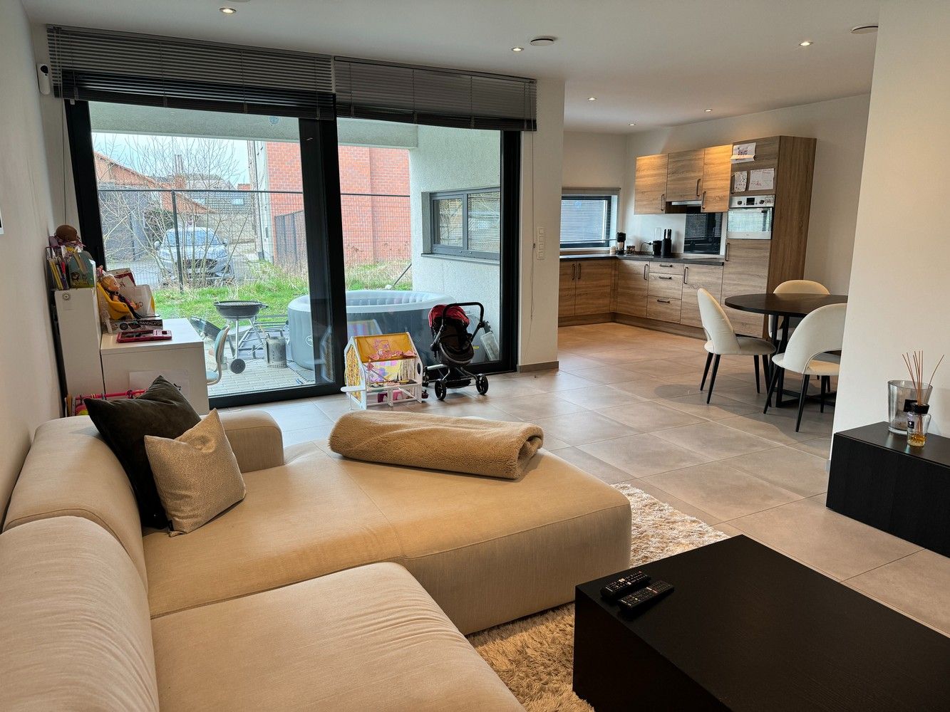Moderne woning met garage en dubbele toegang in hartje Lanaken foto 4