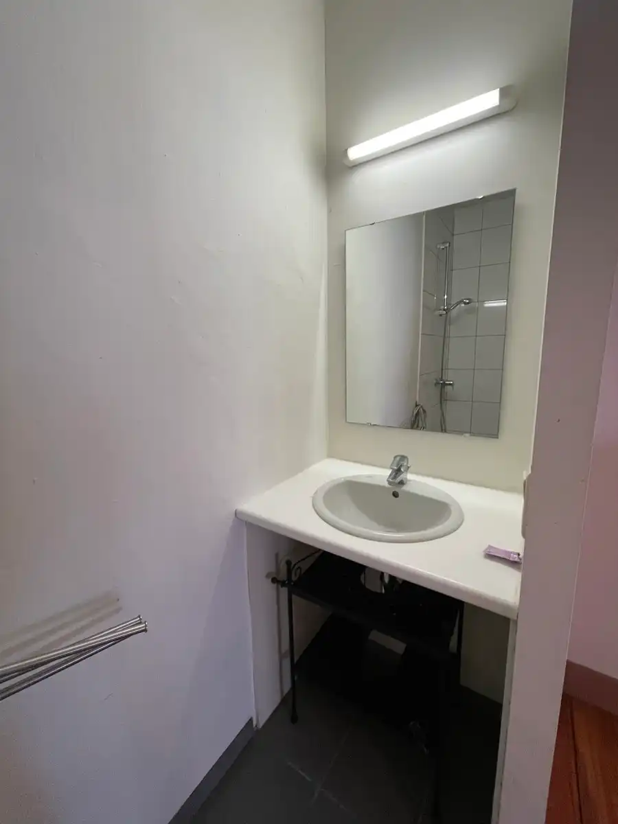 Studentenkamer met eigen douche!  foto 5