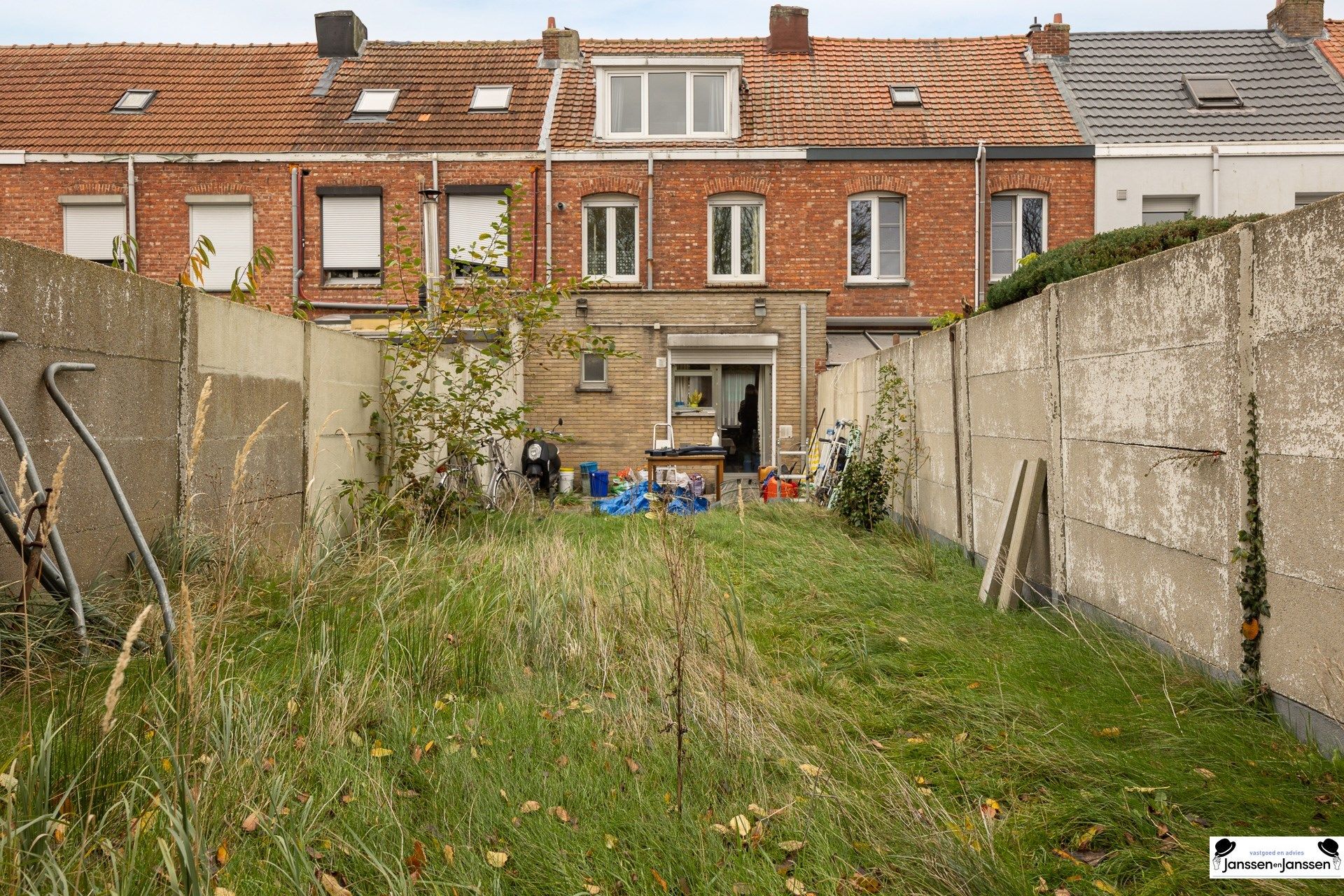 Te renoveren charmante woning met grote tuin foto 15