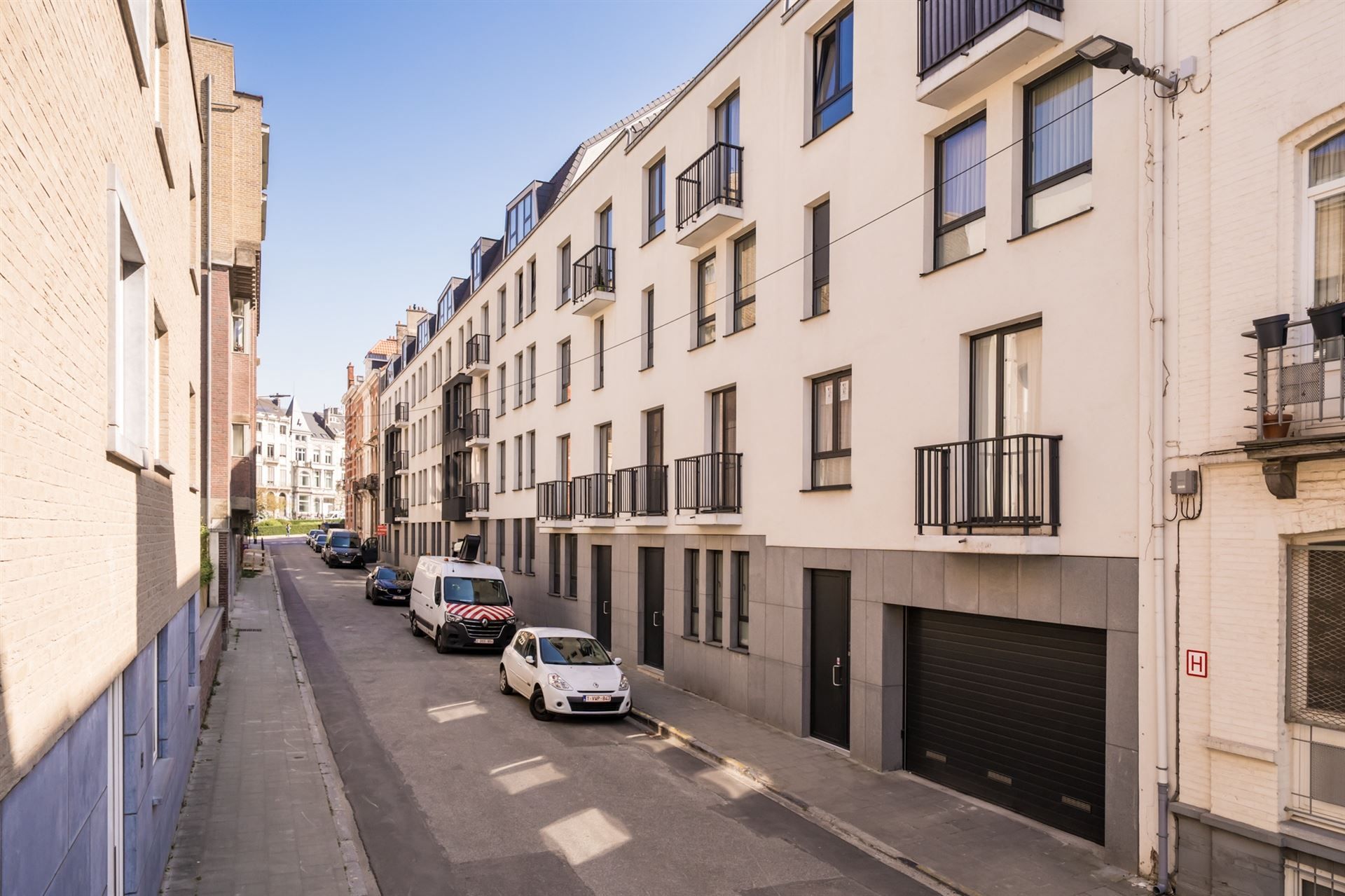 Prachtig, recent 3 slaapkamer duplex appartement met private tuin van 50m² foto {{pictureIndex}}