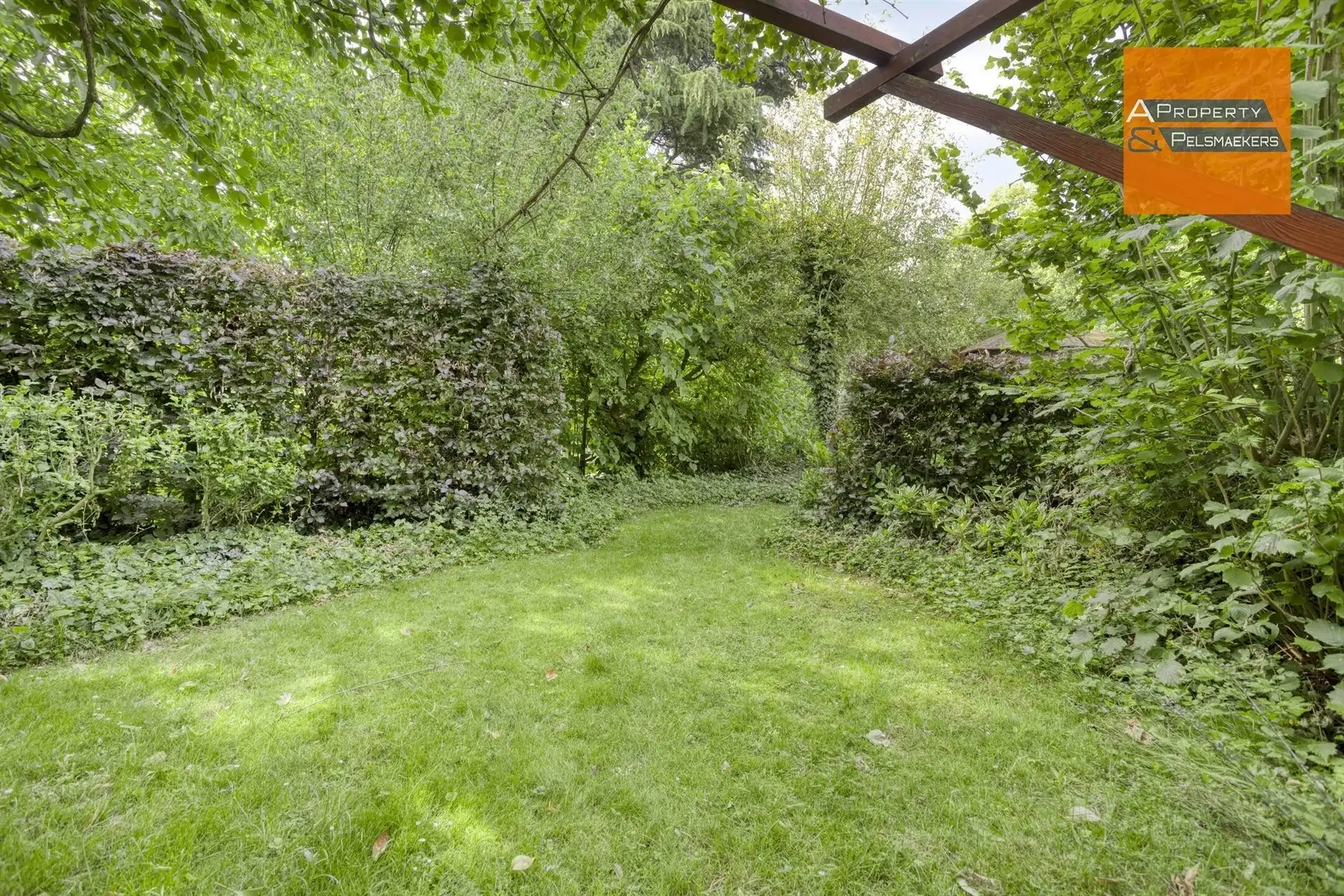 2 slaapkamer appartement met grote tuin foto 15