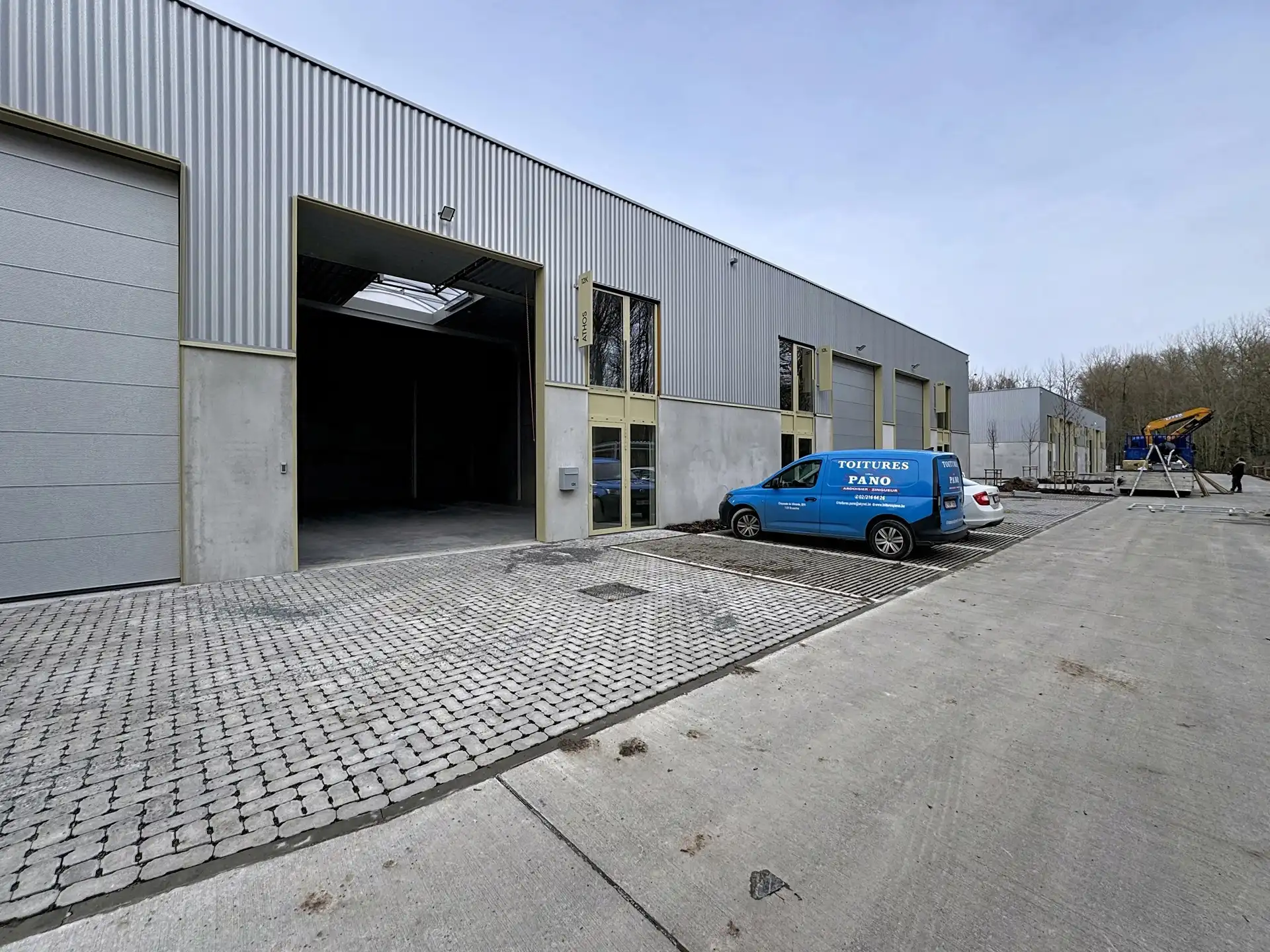 Nieuw magazijn van ±155 m² te huur – Strategische ligging foto 6