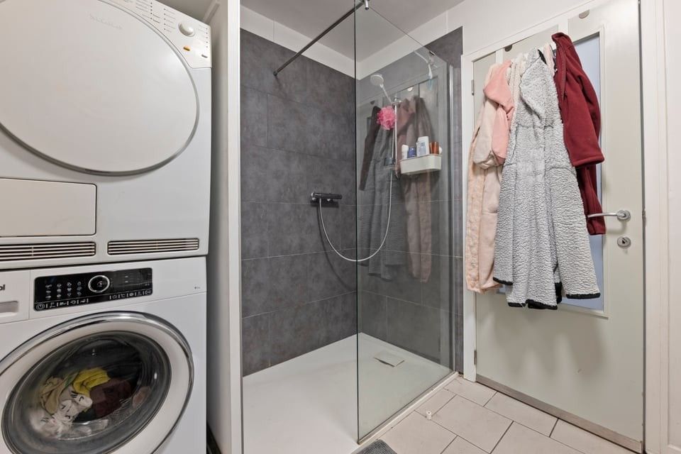 KNAP HANDELSPAND MET TWEE APART VERHUURDE APPARTEMENTEN IN HET CENTRUM VAN SINT-TRUIDEN foto 37