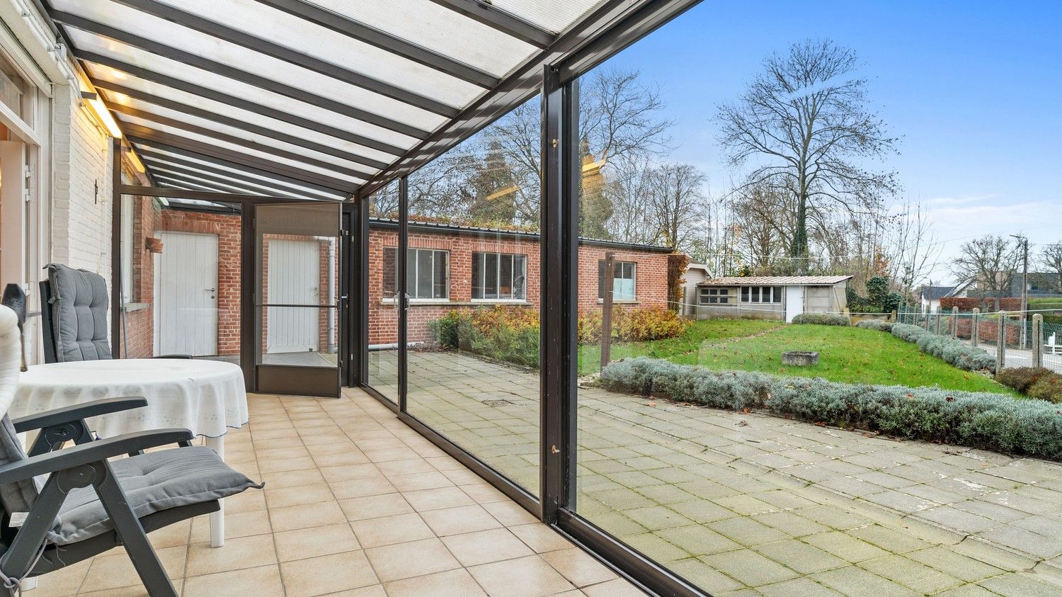 Ruime woning met 3 slaapkamers, tuin en garage foto 31