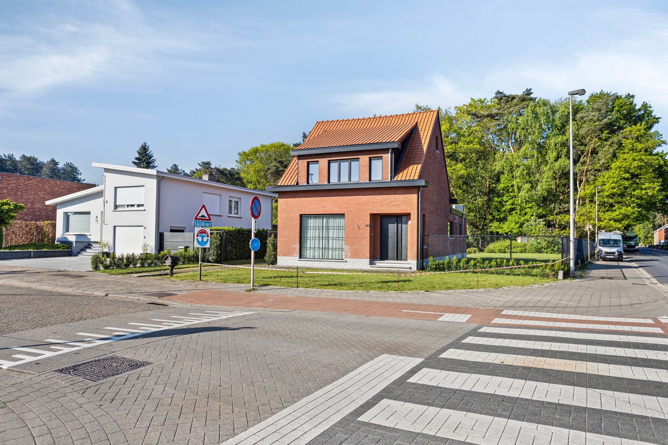 Prachtig gerenoveerde hoekwoning foto {{pictureIndex}}
