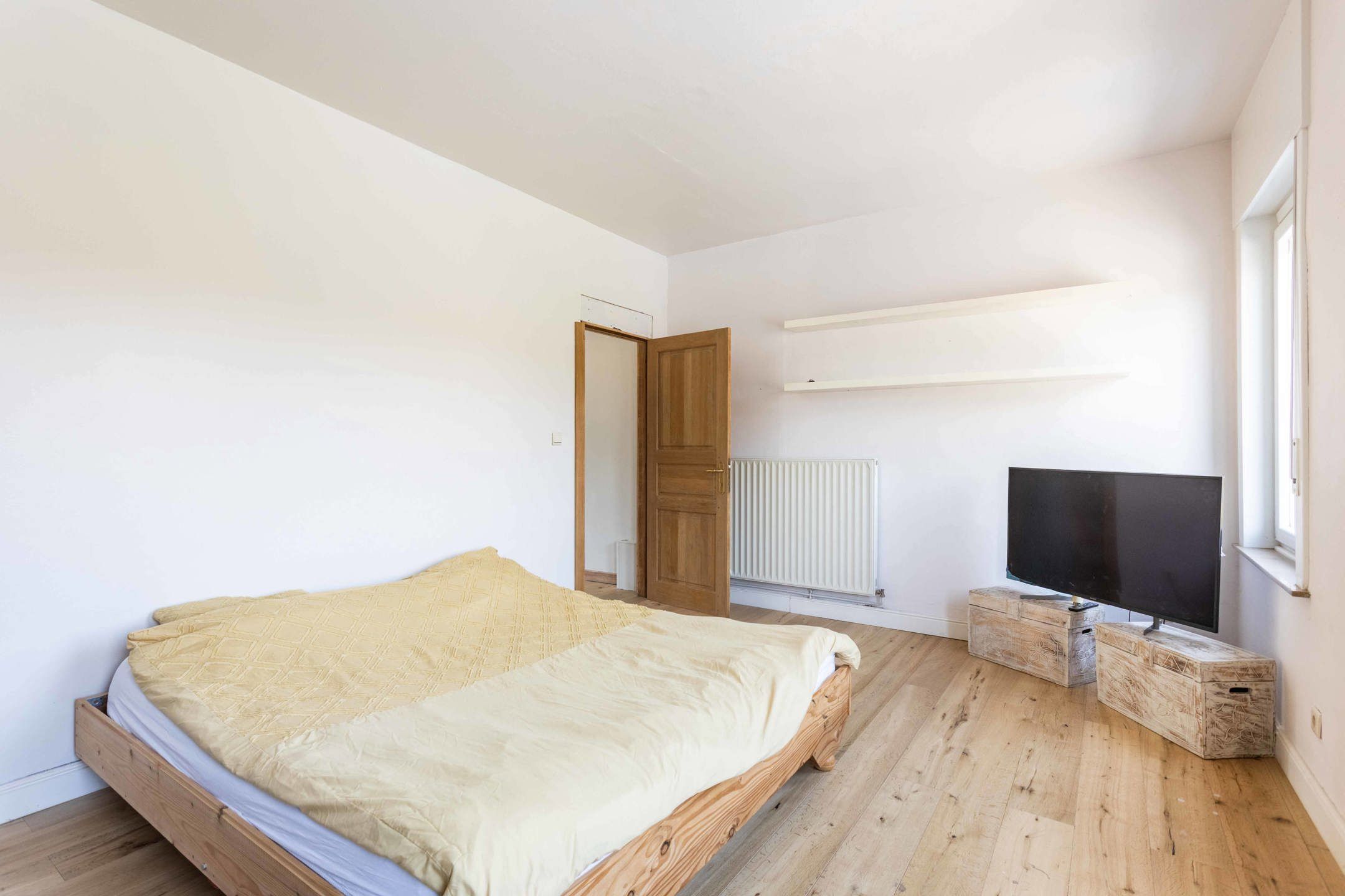 Instapklare & ruime woning op een toffe locatie foto 16