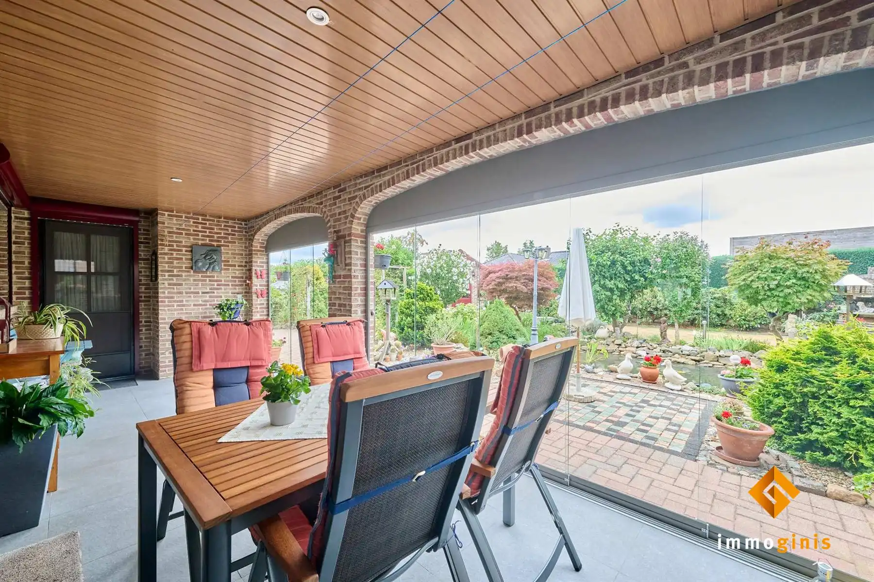 Zéér ruime woning met 3 à 4 slaapkamers, 2 badkamers en prachtige tuin in een rustige, kindvriendelijke buurt.  foto 20