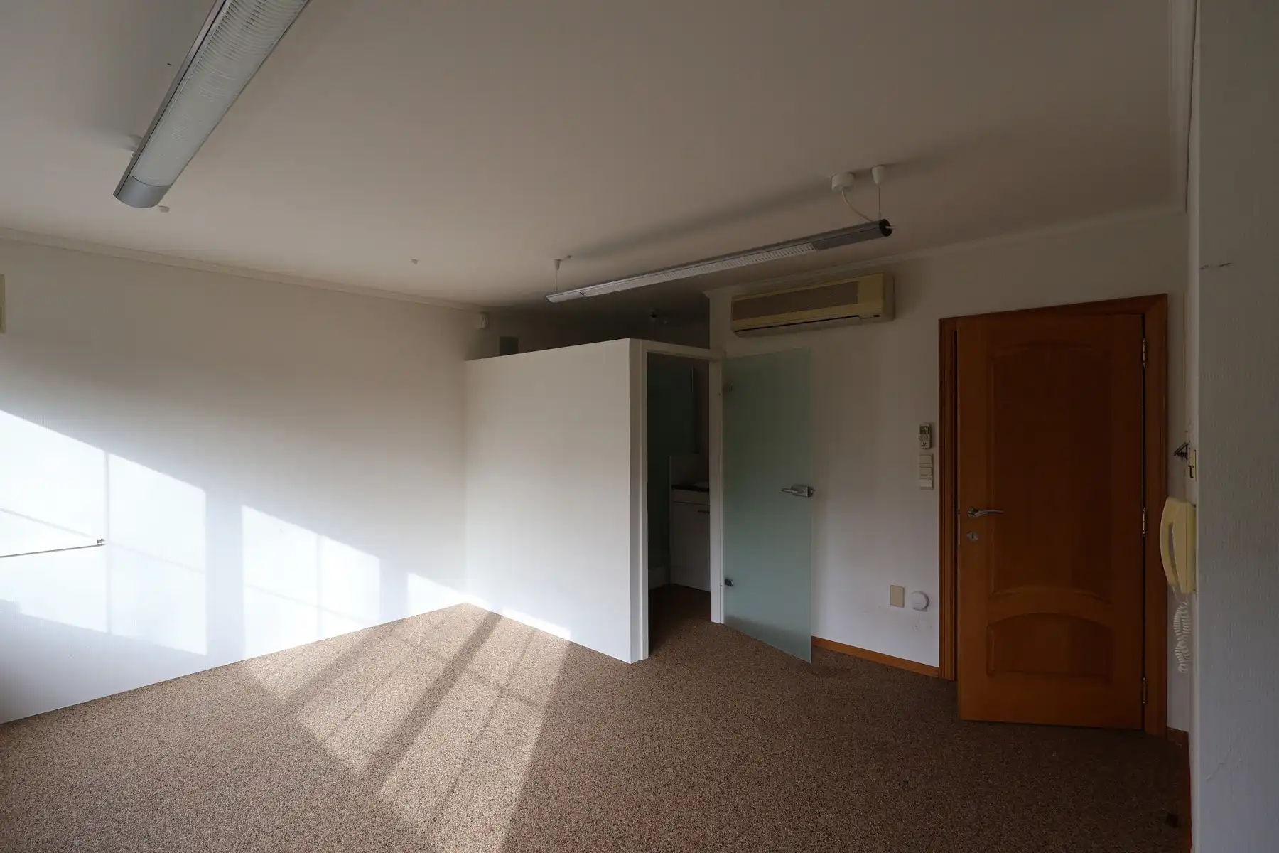 Een ruime gezinswoning met 3 slaapkamers op een perceel van 784m². foto 9