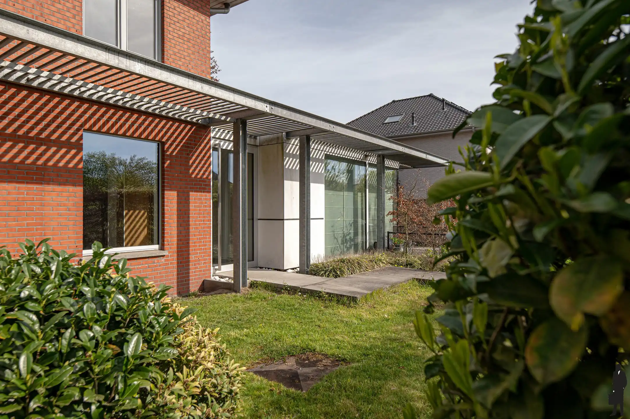 Ruime woning met zorgwoning foto 46