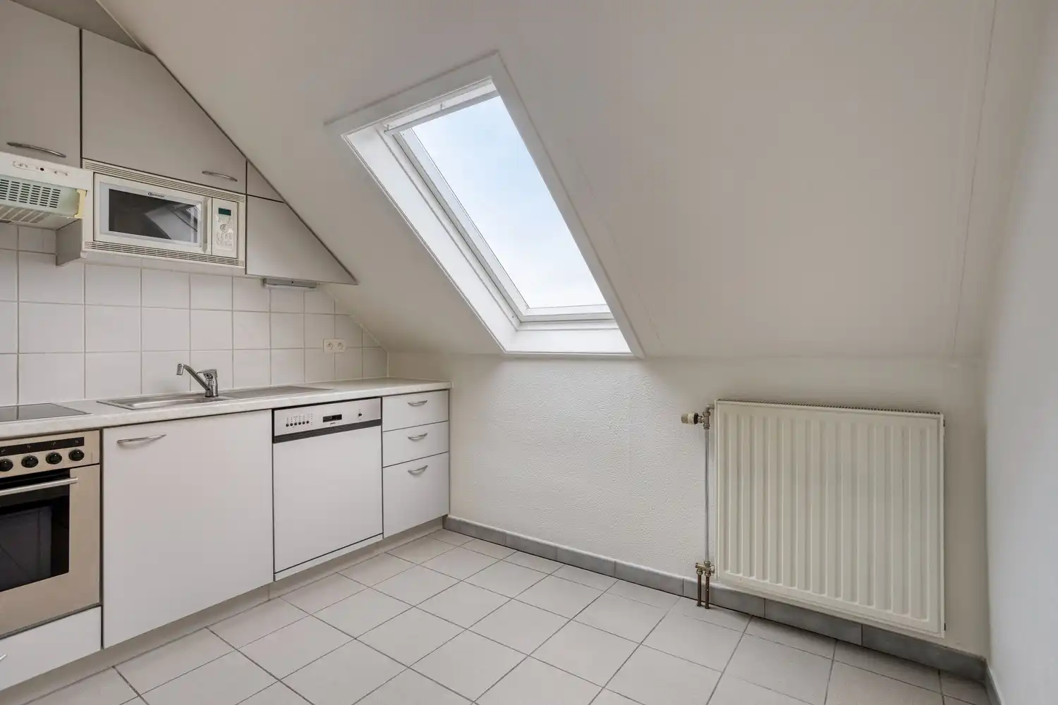 Ruime duplex met 3 slaapkamers  en garage te huur in het hart van Gellik, Lanaken foto 9