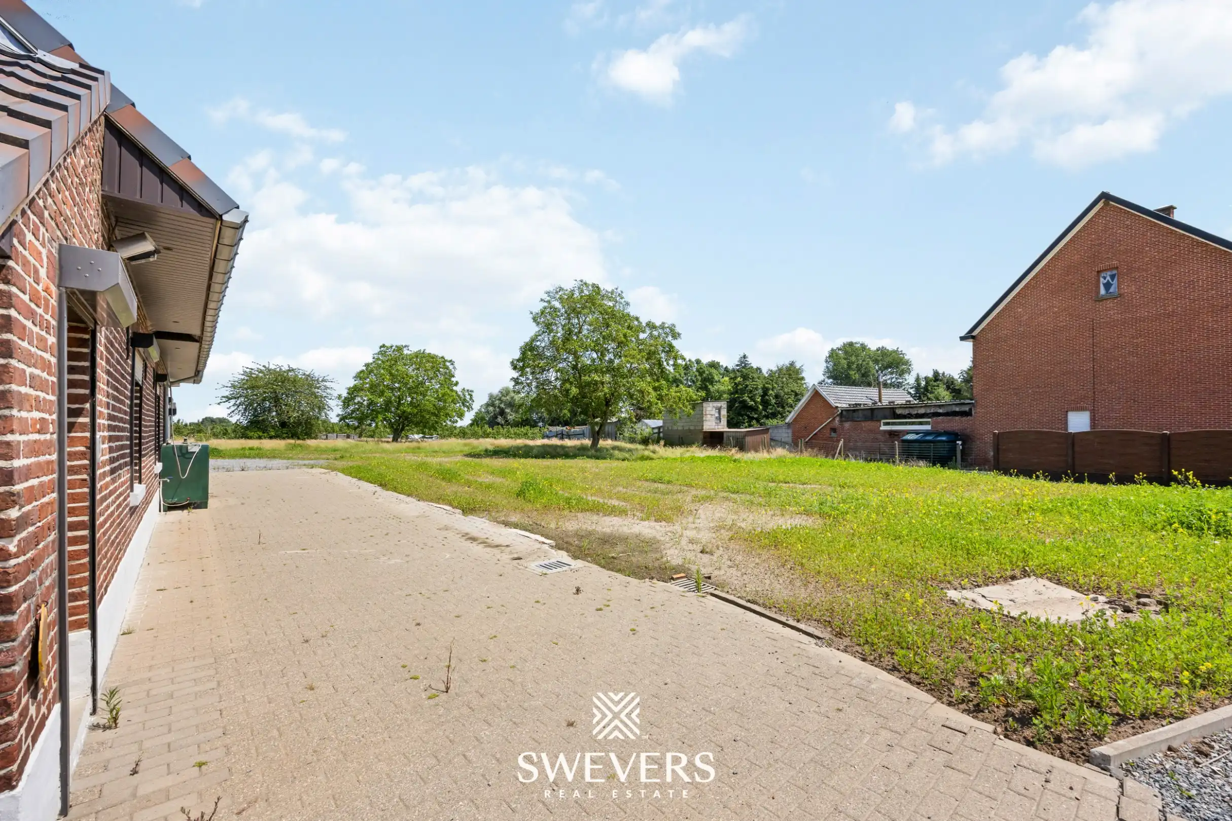 Vrijstaande woning met groot perceel en enorm renovatiepotentieel in Herk-de-Stad foto 3