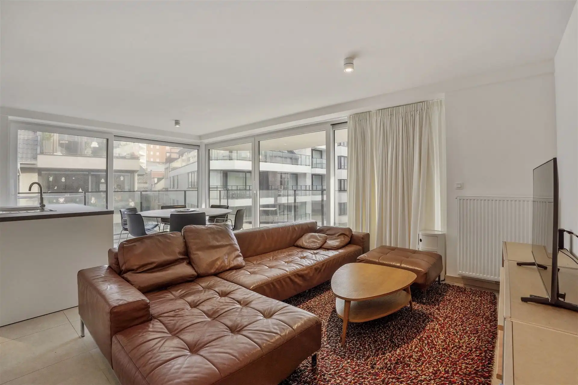 INSTAPKLAAR / RECENT GEBOUW  foto 5