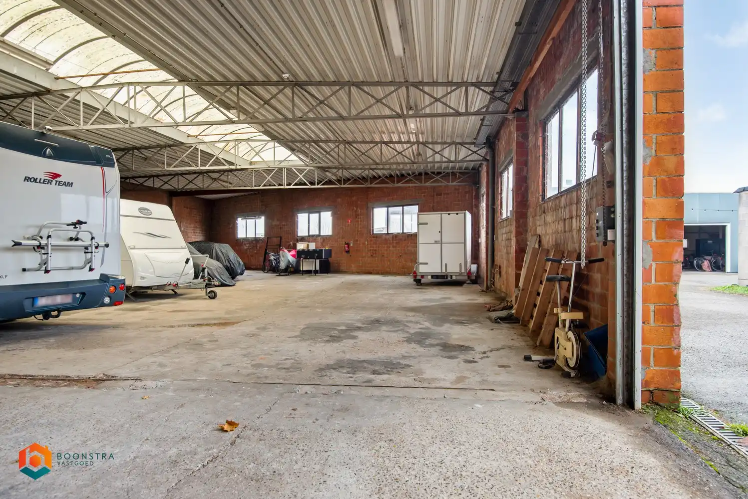 Ruime opslagplaats +- 330 m² foto 4