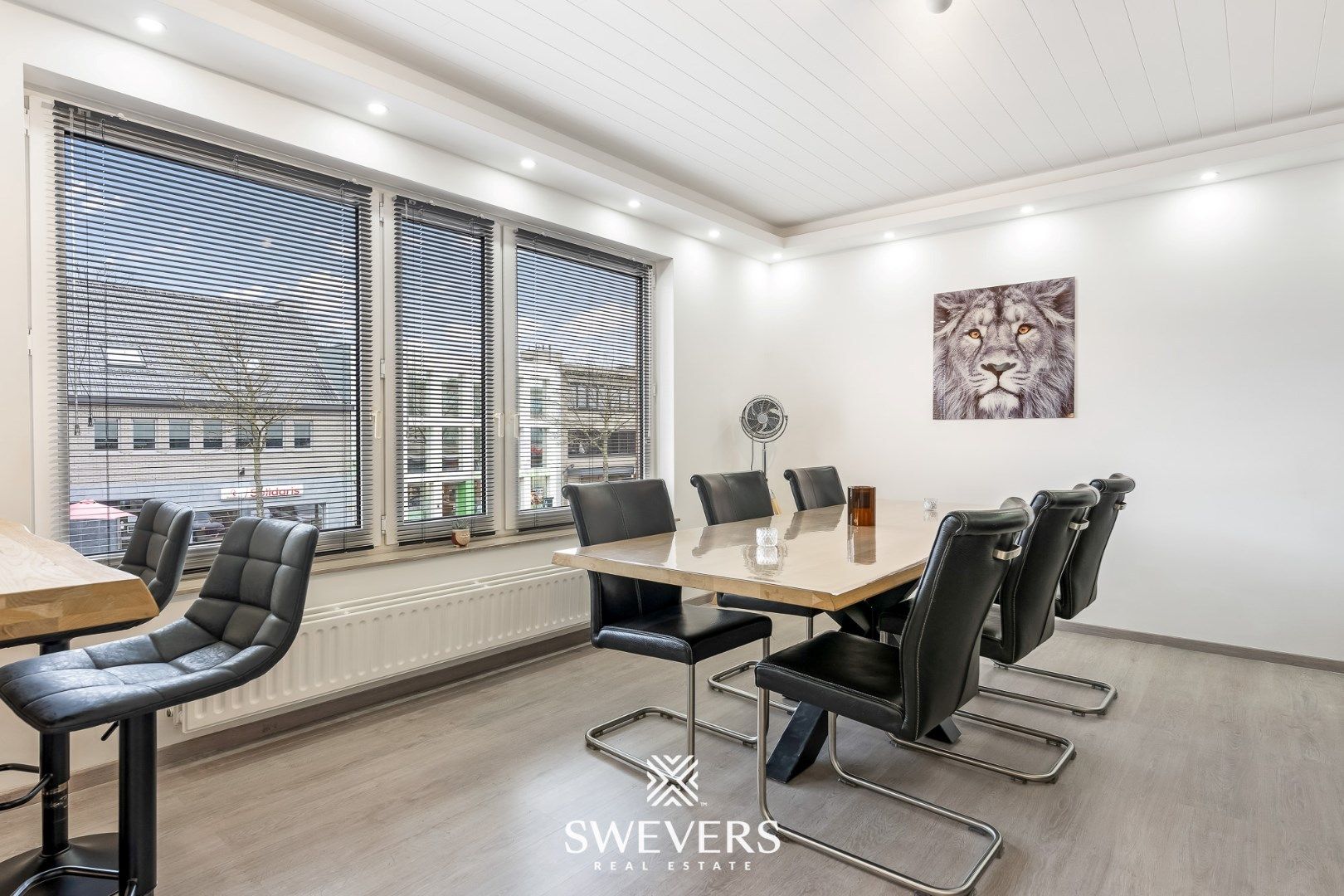 Volledig gerenoveerd appartement van 102 m² met ruim terras en garagebox foto 8