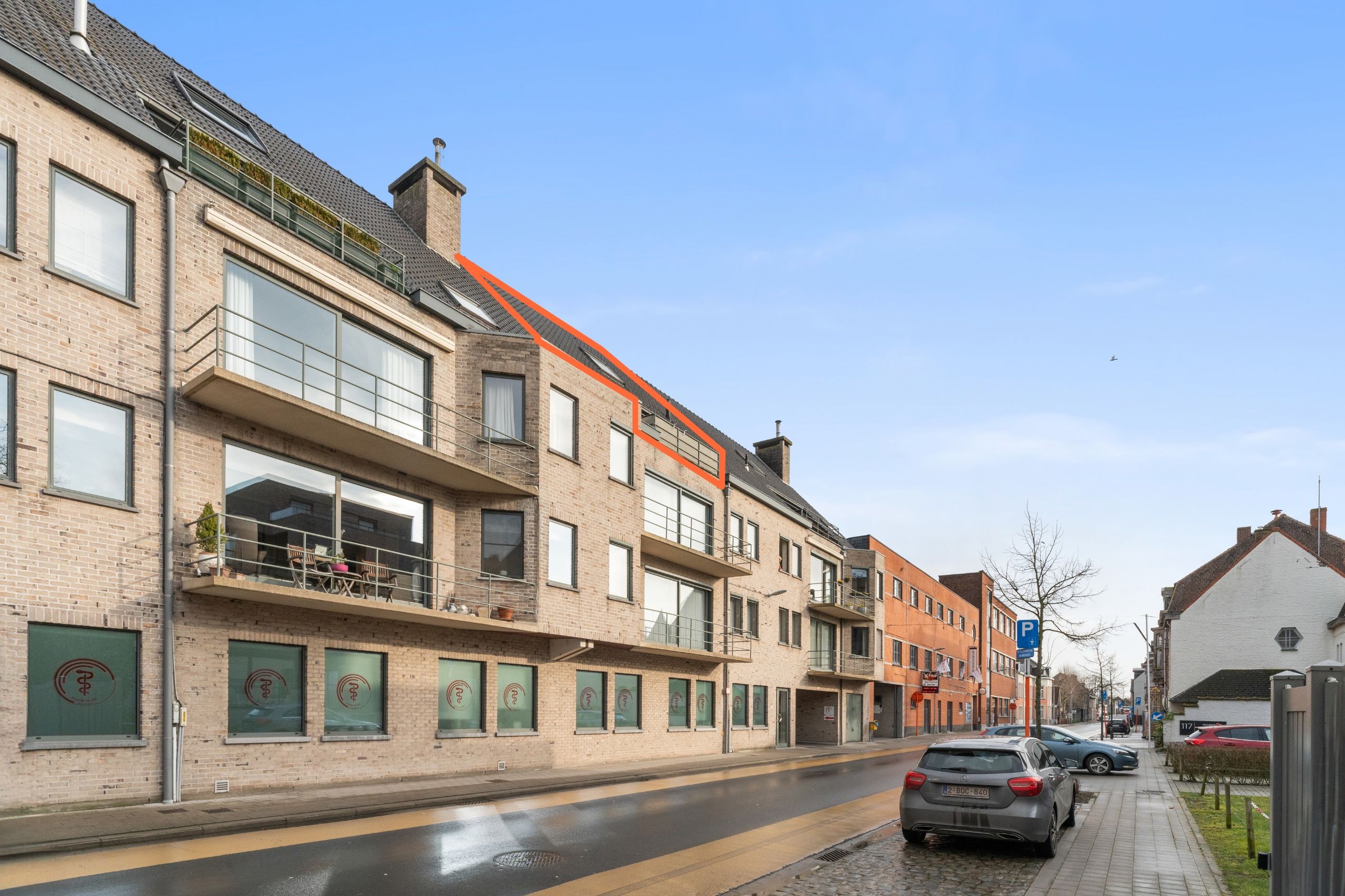 Gezellig & ruim appartement op de derde verdieping met: 2 slaapkamers, leuk terras, zolder en garagebox foto 18