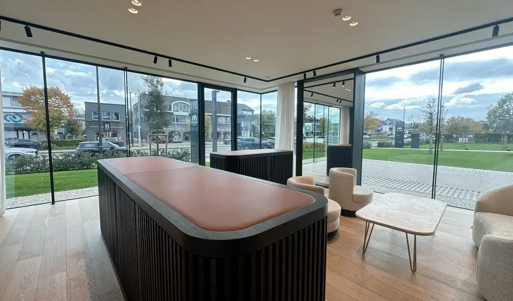 Stijlvol handelspand te huur langs Kortrijksesteenweg in Sint-Martens-Latem foto 9