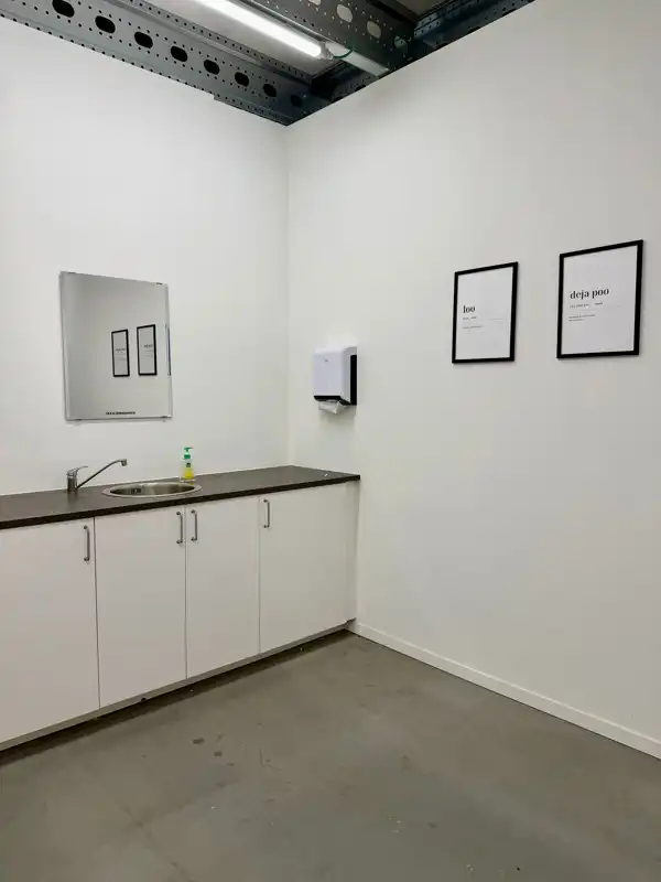 KMO Unit voorzien van kitchenette, sanitair & kantoorruimte met 2 parkeerplaatsen foto 9