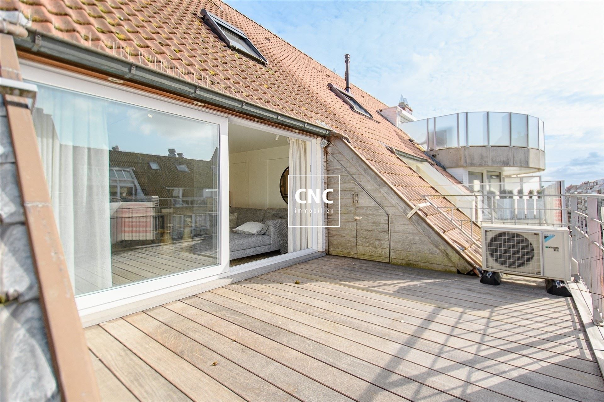 Stijlvol gerenoveerde duplex op toplocatie in Knokke

 foto 5