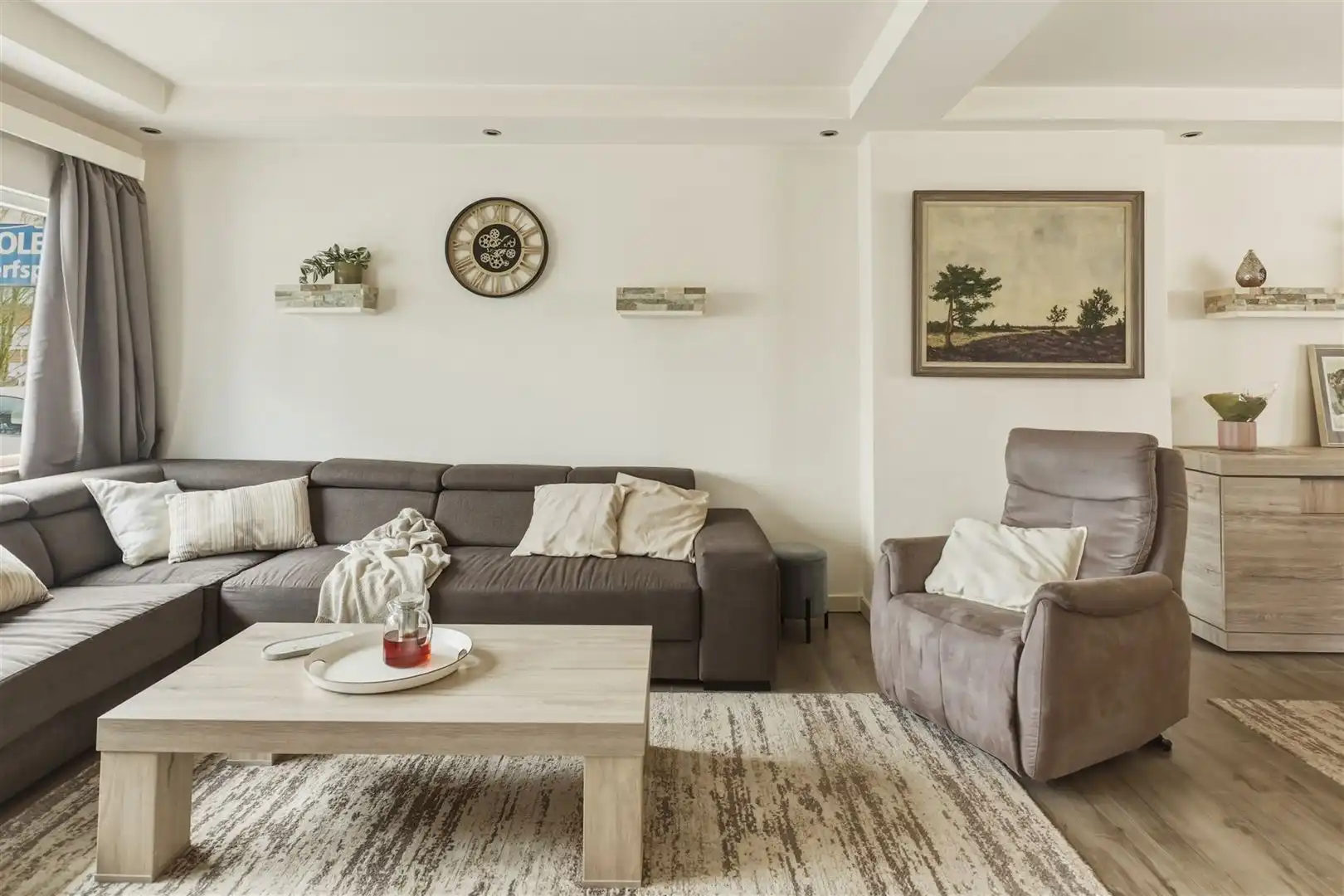 Volledig gerenoveerde gezinswoning met 5 slaapkamers foto 2