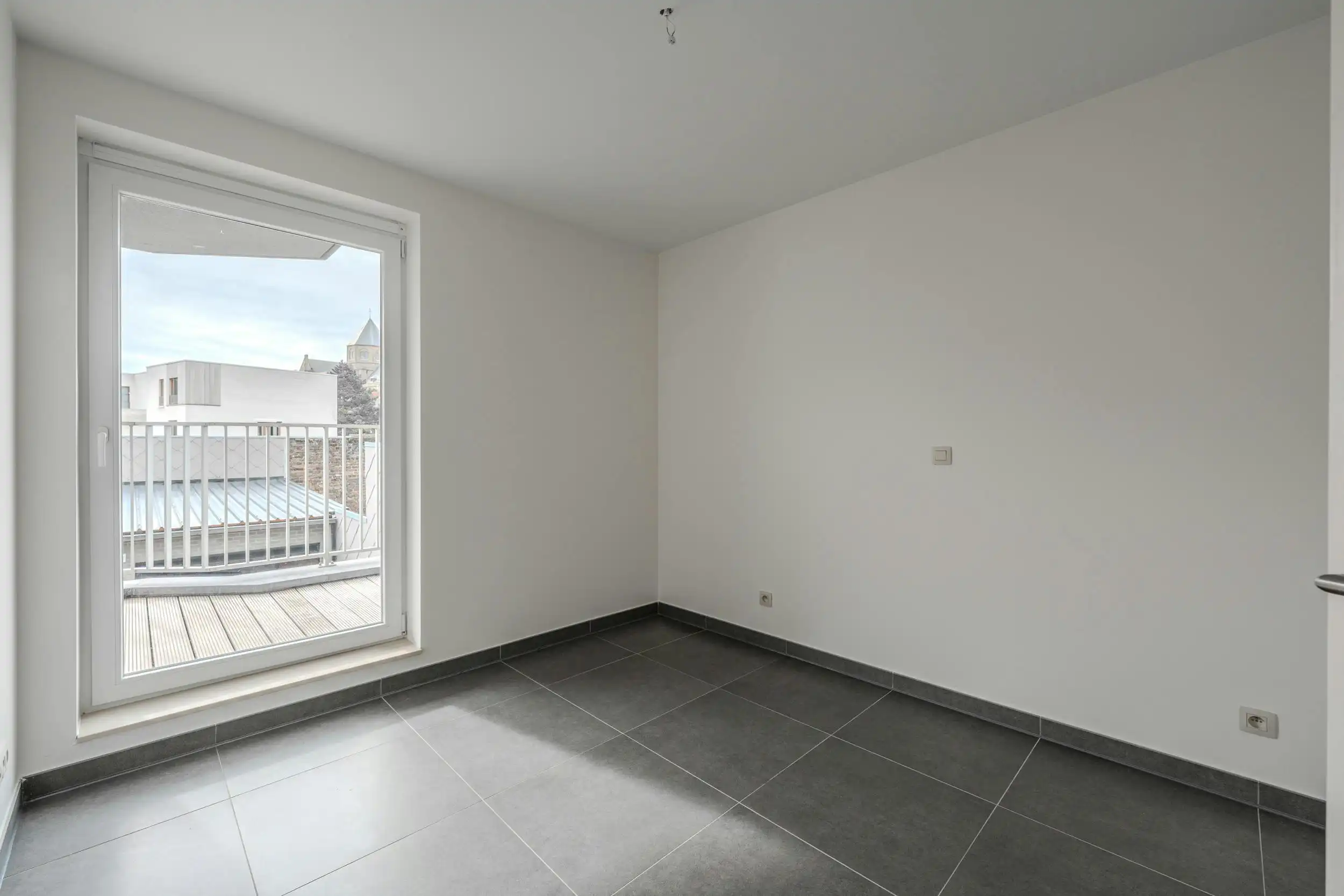 Recent 2-slaapkamerappartement met terras te Oostende  foto 13