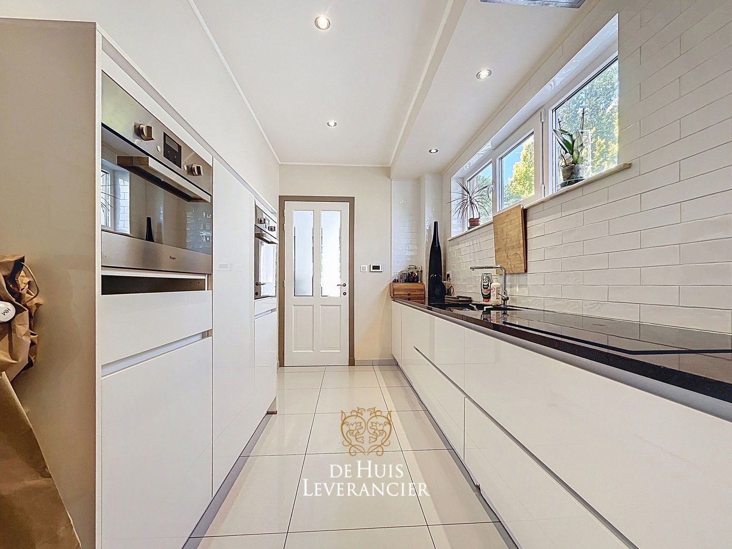 Prachtige, gerenoveerde woning met tuin en garage op toplocatie te koop in Mortsel! foto 7