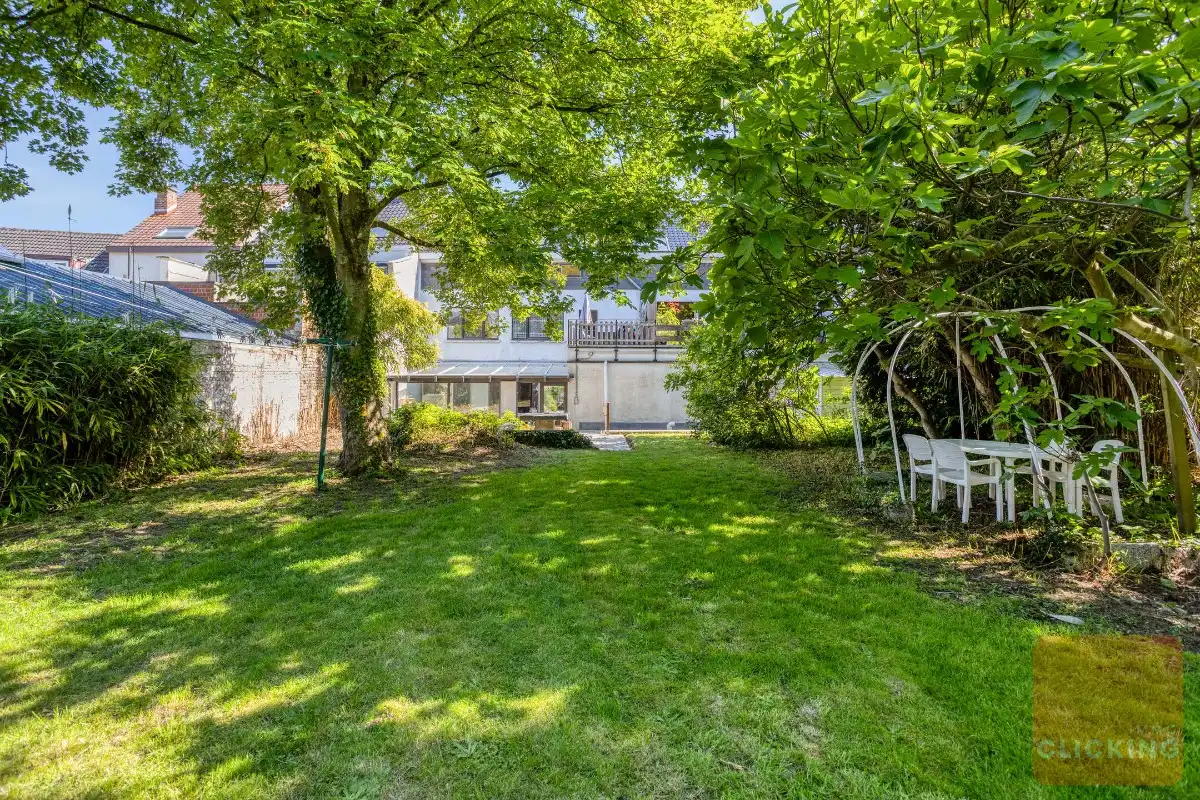 Gelijkvloers appartement met exclusief genot van grote tuin foto {{pictureIndex}}